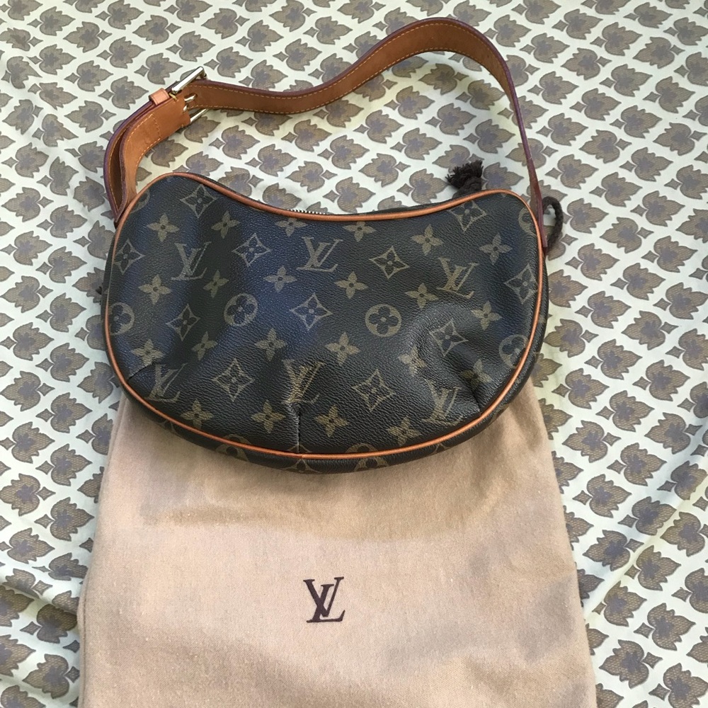 Louis Vuitton Croissant Small